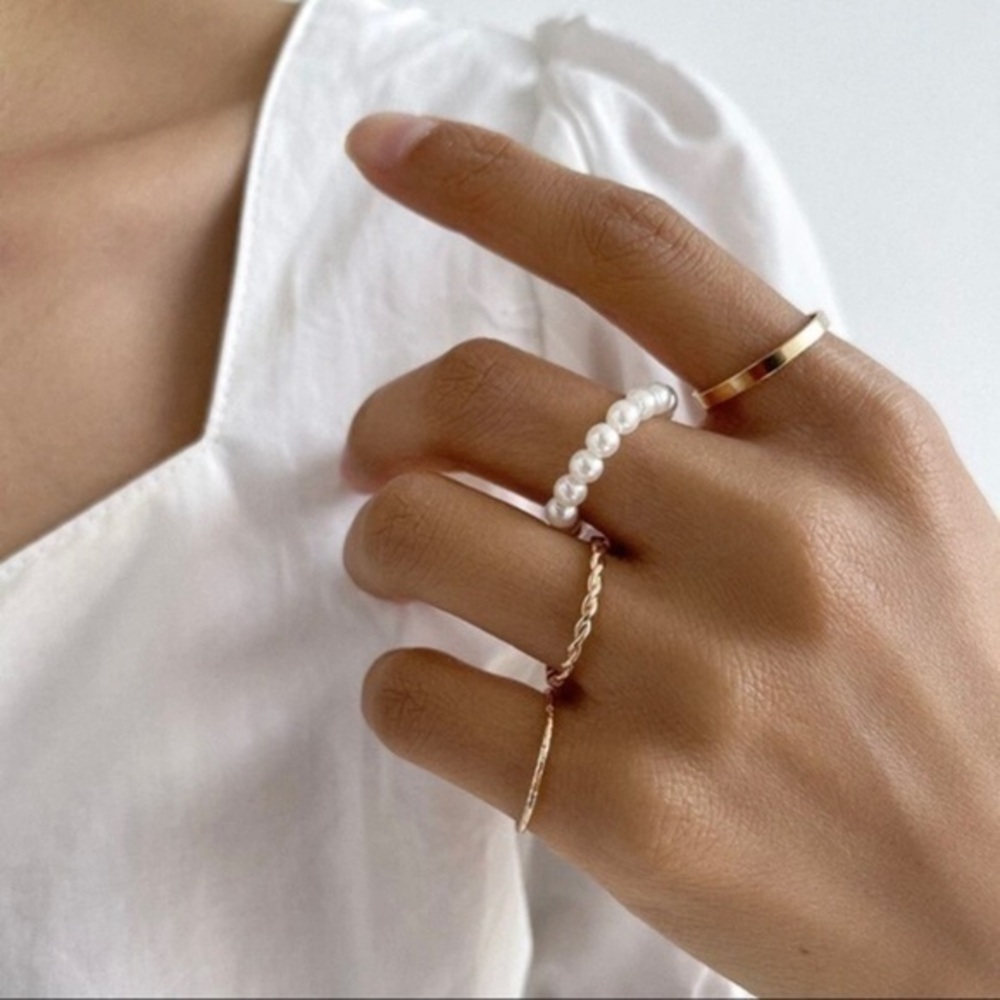 3/$30 💛 4pcs Dainty Ring Set
